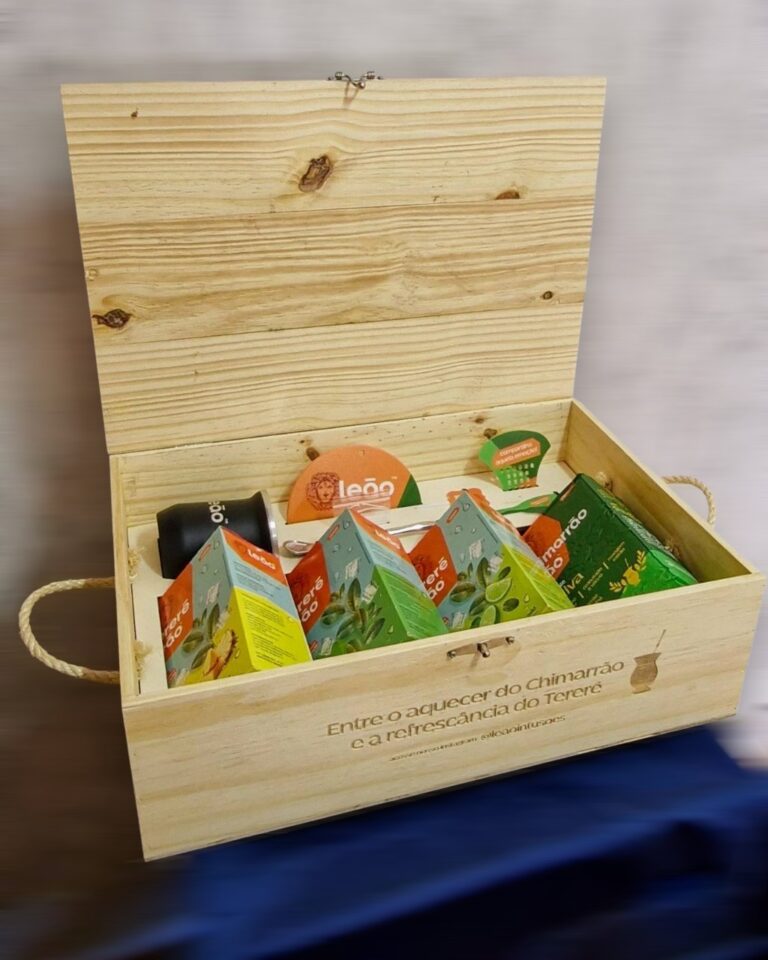 fabricante de maletas, fábrica de maletas, maleta personalizado, maleta sob medida, maleta de madeira personalizado, maleta de madeira sob medida, maleta para kit corporativo, maleta para cestas de natal, maleta em madeira pinus, maleta ; ;maletas; caixa; caixa-de-madeira; mini-maleta; ; fornecedor-de-maleta; maleta-de-madeira-pinus; maleta-de-feira; maleta-sob-medida; sustentável; press-kits; press-kits-criativos; fabricante-de-maleta; fornecedor-de-maleta; fabricante-de-caixa-de-madeira; , maleta de madeira pinus, maleta s de madeira pinus, maleta s de madeira personalizado, maleta sob medida, maleta em madeira pinus, maleta de madeira pinus, maleta s de madeira pinus, maleta s de madeira personalizado, maleta sob medida, maleta em madeira pinus caixa-de-madeira; caixa-de-madeira-personalizada; caixa-de-madeira-para-bebida; embalagem-personalizada; ideias-de-embalagens; fabricante-de-caixa-de-madeira; fabricante-de-caixa; press-kits; press-kits-personalizados; press-kits-criativos; caixa-personalizada; fornecedor-de-caixa; brindes-personalizados; sustentavel; caixa-sustentável; brinde-sustentável; ideia-presente caixa-de-madeira; caixa-de-madeira-personalizada; caixa-com-berço; caixa-com-berço-personalizado; caixa-de-madeira-luxo; caixa-luxo; berço-personalizado; press-kits; merchandising; sustentável; ideia-criativa-para-presente; fabricante-de-caixa-de-madeira; fabricante-de-caixa; embalagem; embalagens-personalizadas; presente-personalizado; caixa-para-bebida; caixa-de-madeira-para-bebida; caixa com berço de espuma, caixa com berço para kit gin, caixa com berço de madeira Caixa de madeira para kit, caixa de madeira para bebidas, caixas de madeira personalizada, caixas de madeira para kit gin, caixas de madeira com berço, caixas de madeira para garrafas e taças, caixas de madeira com personalização, caixas de madeira para press kit, caixas de madeira para empresas, caixas de madeira para brindes, caixas de madeira pinus, caixa-de-madeira; caixa-de-madeira-personalizada; caixa-com-berço; caixa-com-berço-personalizado; caixa-de-madeira-luxo; caixa-luxo; berço-personalizado; press-kits; merchandising; sustentável; ideia-criativa-para-presente; fabricante-de-caixa-de-madeira; fabricante-de-caixa; embalagem; embalagens-personalizadas; presente-personalizado; caixa-para-bebida; caixa-de-madeira-para-bebida; caixa com berço de espuma, caixa com berço para kit gin, caixa com berço de madeira caixa de madeira pinus, caixas de madeira pinus, caixas de madeira com personalização silk screen, caixas de madeira com logo colorido, caixa de madeira sustentável, caixas de madeira sustentável, caixas de madeira com selo fsc, caixa de madeira com selo fsc, caixa de madeira com tampa articulada, caixa de madeira com tampa articulada, caixa de madeira tampa maleta , caixa de madeira com tampa maleta , caixa de madeira vegan power, caixa de madeira para press kit ecológico, caixa de madeira ecológica, caixas de madeira ecológica, caixa em madeira reflorestada, caixas em madeira reflorestada, caixas press kit ecológico, press kit sustentável, press kit ecológico, caixa madeira pinus, caixas madeira pinus, maleta madeira ecológica, maletas madeira ecológica, brinde em madeira sustentável, brindes madeira fsc, brindes corporativos madeira fsc, brindes madeira certificada, brindes madeira reflorestada, caixas especiais de madeira