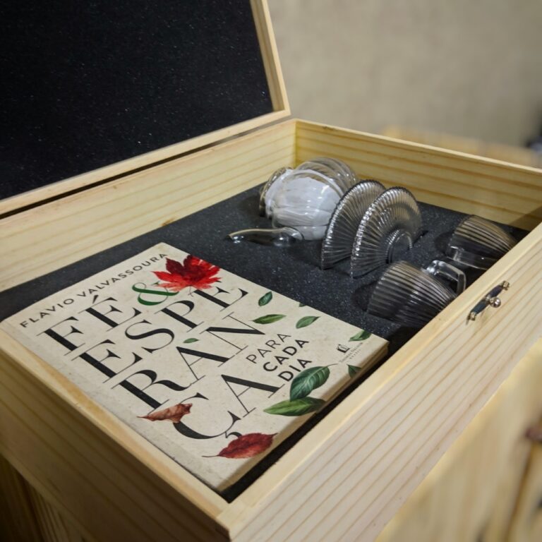 fabricante de maletas, fábrica de maletas, maleta personalizado, maleta sob medida, maleta de madeira personalizado, maleta de madeira sob medida, maleta para kit corporativo, maleta para cestas de natal, maleta em madeira pinus, maleta ; ;maletas; caixa; caixa-de-madeira; mini-maleta; ; fornecedor-de-maleta; maleta-de-madeira-pinus; maleta-de-feira; maleta-sob-medida; sustentável; press-kits; press-kits-criativos; fabricante-de-maleta; fornecedor-de-maleta; fabricante-de-caixa-de-madeira; , maleta de madeira pinus, maleta s de madeira pinus, maleta s de madeira personalizado, maleta sob medida, maleta em madeira pinus, maleta de madeira pinus, maleta s de madeira pinus, maleta s de madeira personalizado, maleta sob medida, maleta em madeira pinus caixa-de-madeira; caixa-de-madeira-personalizada; caixa-de-madeira-para-bebida; embalagem-personalizada; ideias-de-embalagens; fabricante-de-caixa-de-madeira; fabricante-de-caixa; press-kits; press-kits-personalizados; press-kits-criativos; caixa-personalizada; fornecedor-de-caixa; brindes-personalizados; sustentavel; caixa-sustentável; brinde-sustentável; ideia-presente caixa-de-madeira; caixa-de-madeira-personalizada; caixa-com-berço; caixa-com-berço-personalizado; caixa-de-madeira-luxo; caixa-luxo; berço-personalizado; press-kits; merchandising; sustentável; ideia-criativa-para-presente; fabricante-de-caixa-de-madeira; fabricante-de-caixa; embalagem; embalagens-personalizadas; presente-personalizado; caixa-para-bebida; caixa-de-madeira-para-bebida; caixa com berço de espuma, caixa com berço para kit gin, caixa com berço de madeira Caixa de madeira para kit, caixa de madeira para bebidas, caixas de madeira personalizada, caixas de madeira para kit gin, caixas de madeira com berço, caixas de madeira para garrafas e taças, caixas de madeira com personalização, caixas de madeira para press kit, caixas de madeira para empresas, caixas de madeira para brindes, caixas de madeira pinus, caixa-de-madeira; caixa-de-madeira-personalizada; caixa-com-berço; caixa-com-berço-personalizado; caixa-de-madeira-luxo; caixa-luxo; berço-personalizado; press-kits; merchandising; sustentável; ideia-criativa-para-presente; fabricante-de-caixa-de-madeira; fabricante-de-caixa; embalagem; embalagens-personalizadas; presente-personalizado; caixa-para-bebida; caixa-de-madeira-para-bebida; caixa com berço de espuma, caixa com berço para kit gin, caixa com berço de madeira caixa de madeira pinus, caixas de madeira pinus, caixas de madeira com personalização silk screen, caixas de madeira com logo colorido, caixa de madeira sustentável, caixas de madeira sustentável, caixas de madeira com selo fsc, caixa de madeira com selo fsc, caixa de madeira com tampa articulada, caixa de madeira com tampa articulada, caixa de madeira tampa maleta , caixa de madeira com tampa maleta , caixa de madeira vegan power, caixa de madeira para press kit ecológico, caixa de madeira ecológica, caixas de madeira ecológica, caixa em madeira reflorestada, caixas em madeira reflorestada, caixas press kit ecológico, press kit sustentável, press kit ecológico, caixa madeira pinus, caixas madeira pinus, maleta madeira ecológica, maletas madeira ecológica, brinde em madeira sustentável, brindes madeira fsc, brindes corporativos madeira fsc, brindes madeira certificada, brindes madeira reflorestada, caixas especiais de madeira