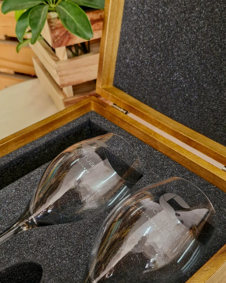 fabricante de maletas, fábrica de maletas, maleta personalizado, maleta sob medida, maleta de madeira personalizado, maleta de madeira sob medida, maleta para kit corporativo, maleta para cestas de natal, maleta em madeira pinus, maleta ; ;maletas; caixa; caixa-de-madeira; mini-maleta; ; fornecedor-de-maleta; maleta-de-madeira-pinus; maleta-de-feira; maleta-sob-medida; sustentável; press-kits; press-kits-criativos; fabricante-de-maleta; fornecedor-de-maleta; fabricante-de-caixa-de-madeira; , maleta de madeira pinus, maleta s de madeira pinus, maleta s de madeira personalizado, maleta sob medida, maleta em madeira pinus, maleta de madeira pinus, maleta s de madeira pinus, maleta s de madeira personalizado, maleta sob medida, maleta em madeira pinus caixa-de-madeira; caixa-de-madeira-personalizada; caixa-de-madeira-para-bebida; embalagem-personalizada; ideias-de-embalagens; fabricante-de-caixa-de-madeira; fabricante-de-caixa; press-kits; press-kits-personalizados; press-kits-criativos; caixa-personalizada; fornecedor-de-caixa; brindes-personalizados; sustentavel; caixa-sustentável; brinde-sustentável; ideia-presente caixa-de-madeira; caixa-de-madeira-personalizada; caixa-com-berço; caixa-com-berço-personalizado; caixa-de-madeira-luxo; caixa-luxo; berço-personalizado; press-kits; merchandising; sustentável; ideia-criativa-para-presente; fabricante-de-caixa-de-madeira; fabricante-de-caixa; embalagem; embalagens-personalizadas; presente-personalizado; caixa-para-bebida; caixa-de-madeira-para-bebida; caixa com berço de espuma, caixa com berço para kit gin, caixa com berço de madeira Caixa de madeira para kit, caixa de madeira para bebidas, caixas de madeira personalizada, caixas de madeira para kit gin, caixas de madeira com berço, caixas de madeira para garrafas e taças, caixas de madeira com personalização, caixas de madeira para press kit, caixas de madeira para empresas, caixas de madeira para brindes, caixas de madeira pinus, caixa-de-madeira; caixa-de-madeira-personalizada; caixa-com-berço; caixa-com-berço-personalizado; caixa-de-madeira-luxo; caixa-luxo; berço-personalizado; press-kits; merchandising; sustentável; ideia-criativa-para-presente; fabricante-de-caixa-de-madeira; fabricante-de-caixa; embalagem; embalagens-personalizadas; presente-personalizado; caixa-para-bebida; caixa-de-madeira-para-bebida; caixa com berço de espuma, caixa com berço para kit gin, caixa com berço de madeira caixa de madeira pinus, caixas de madeira pinus, caixas de madeira com personalização silk screen, caixas de madeira com logo colorido, caixa de madeira sustentável, caixas de madeira sustentável, caixas de madeira com selo fsc, caixa de madeira com selo fsc, caixa de madeira com tampa articulada, caixa de madeira com tampa articulada, caixa de madeira tampa maleta , caixa de madeira com tampa maleta , caixa de madeira vegan power, caixa de madeira para press kit ecológico, caixa de madeira ecológica, caixas de madeira ecológica, caixa em madeira reflorestada, caixas em madeira reflorestada, caixas press kit ecológico, press kit sustentável, press kit ecológico, caixa madeira pinus, caixas madeira pinus, maleta madeira ecológica, maletas madeira ecológica, brinde em madeira sustentável, brindes madeira fsc, brindes corporativos madeira fsc, brindes madeira certificada, brindes madeira reflorestada, caixas especiais de madeira