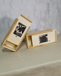 fabricante de maletas, fábrica de maletas, maleta personalizado, maleta sob medida, maleta de madeira personalizado, maleta de madeira sob medida, maleta para kit corporativo, maleta para cestas de natal, maleta em madeira pinus, maleta ; ;maletas; caixa; caixa-de-madeira; mini-maleta; ; fornecedor-de-maleta; maleta-de-madeira-pinus; maleta-de-feira; maleta-sob-medida; sustentável; press-kits; press-kits-criativos; fabricante-de-maleta; fornecedor-de-maleta; fabricante-de-caixa-de-madeira; , maleta de madeira pinus, maleta s de madeira pinus, maleta s de madeira personalizado, maleta sob medida, maleta em madeira pinus, maleta de madeira pinus, maleta s de madeira pinus, maleta s de madeira personalizado, maleta sob medida, maleta em madeira pinus caixa-de-madeira; caixa-de-madeira-personalizada; caixa-de-madeira-para-bebida; embalagem-personalizada; ideias-de-embalagens; fabricante-de-caixa-de-madeira; fabricante-de-caixa; press-kits; press-kits-personalizados; press-kits-criativos; caixa-personalizada; fornecedor-de-caixa; brindes-personalizados; sustentavel; caixa-sustentável; brinde-sustentável; ideia-presente caixa-de-madeira; caixa-de-madeira-personalizada; caixa-com-berço; caixa-com-berço-personalizado; caixa-de-madeira-luxo; caixa-luxo; berço-personalizado; press-kits; merchandising; sustentável; ideia-criativa-para-presente; fabricante-de-caixa-de-madeira; fabricante-de-caixa; embalagem; embalagens-personalizadas; presente-personalizado; caixa-para-bebida; caixa-de-madeira-para-bebida; caixa com berço de espuma, caixa com berço para kit gin, caixa com berço de madeira Caixa de madeira para kit, caixa de madeira para bebidas, caixas de madeira personalizada, caixas de madeira para kit gin, caixas de madeira com berço, caixas de madeira para garrafas e taças, caixas de madeira com personalização, caixas de madeira para press kit, caixas de madeira para empresas, caixas de madeira para brindes, caixas de madeira pinus, caixa-de-madeira; caixa-de-madeira-personalizada; caixa-com-berço; caixa-com-berço-personalizado; caixa-de-madeira-luxo; caixa-luxo; berço-personalizado; press-kits; merchandising; sustentável; ideia-criativa-para-presente; fabricante-de-caixa-de-madeira; fabricante-de-caixa; embalagem; embalagens-personalizadas; presente-personalizado; caixa-para-bebida; caixa-de-madeira-para-bebida; caixa com berço de espuma, caixa com berço para kit gin, caixa com berço de madeira caixa de madeira pinus, caixas de madeira pinus, caixas de madeira com personalização silk screen, caixas de madeira com logo colorido, caixa de madeira sustentável, caixas de madeira sustentável, caixas de madeira com selo fsc, caixa de madeira com selo fsc, caixa de madeira com tampa articulada, caixa de madeira com tampa articulada, caixa de madeira tampa maleta , caixa de madeira com tampa maleta , caixa de madeira vegan power, caixa de madeira para press kit ecológico, caixa de madeira ecológica, caixas de madeira ecológica, caixa em madeira reflorestada, caixas em madeira reflorestada, caixas press kit ecológico, press kit sustentável, press kit ecológico, caixa madeira pinus, caixas madeira pinus, maleta madeira ecológica, maletas madeira ecológica, brinde em madeira sustentável, brindes madeira fsc, brindes corporativos madeira fsc, brindes madeira certificada, brindes madeira reflorestada, caixas especiais de madeira